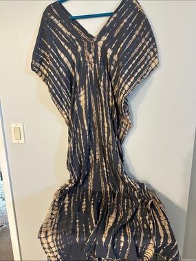 & Other Stories Black and Cream Tie-Dye V-Neck Maxi Dress